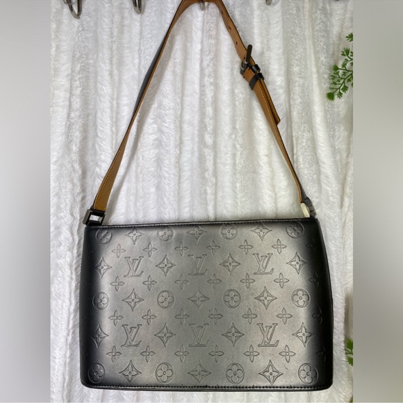 AUTHENTICATED! Pristine Louis Vuitton Gunmetal Matte Vernis Handbag - Picture 9 of 14